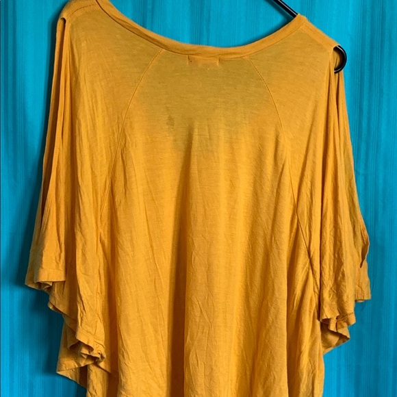 Yellow flowing top - Picture 2 of 2